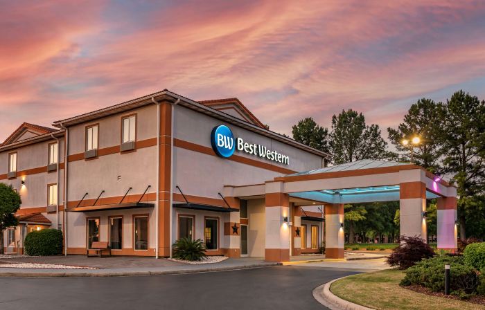 Best Western Plus Carlton Suites