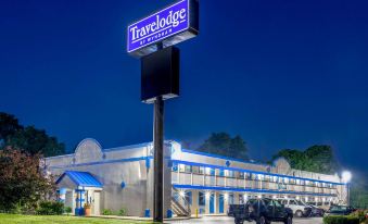 Travelodge by Wyndham Richmond IN