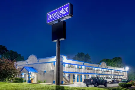 Travelodge by Wyndham Richmond IN Отели рядом с достопримечательностью «Two Sisters Books & More»