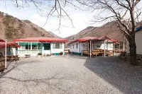Yangsan (Baenaegol) Paraeso Ppalganjibung Pension Отели рядом с достопримечательностью «Pyeongsan Bookstore»