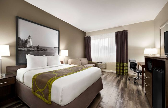 Super 8 by Wyndham Sarnia on