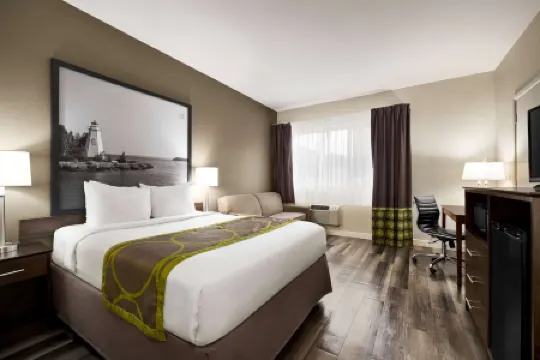 Super 8 by Wyndham Sarnia on