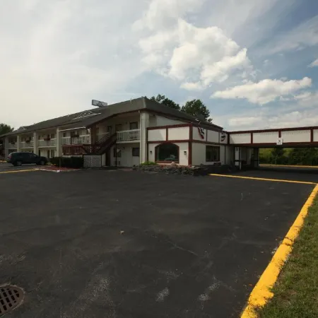 Days Inn by Wyndham Queensbury/Lake George