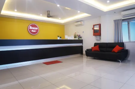 Brezza Hotel Sitiawan Отели рядом с достопримечательностью «Tua Pek Kong Temple»