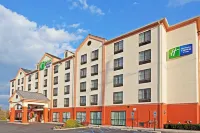 Holiday Inn Express & Suites Meadowlands Area فنادق في Hasbrouck Heights