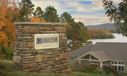 Lookout Point Lakeside Inn