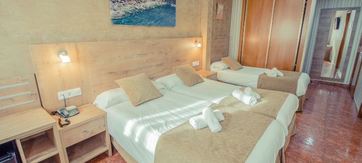 Hotel Solymar Отели в г. Малага