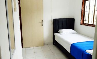 Patmos Hostel Sentani - Housity