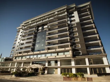 Lion Park Suites & Residence Hotel Отели в г. Efeler