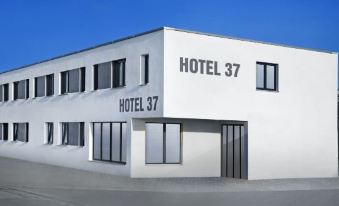 Hotel 37