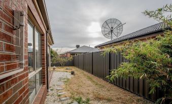 Spacious Lovely Home in Point Cook