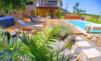 Villa Alyzea