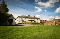 The Hawk Inn - parking