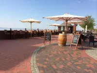 Strandhotel Seenelke Hotels in Tossens