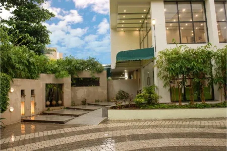 Monarch Montvert Отели рядом с достопримечательностью «Centre for Network Computing»