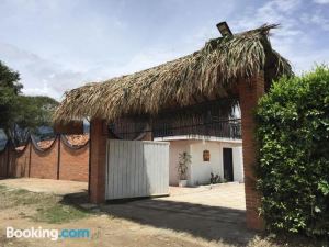 Inviting 14-Bed Villa in Toro Valle del Cauca