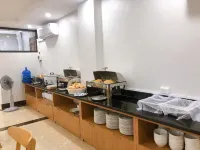 Gia Quý Hotel فنادق في P. Hop giang