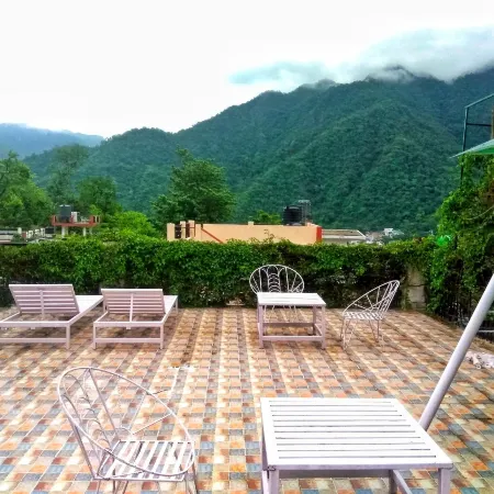 Swiss Cottage and Spa by Salvus