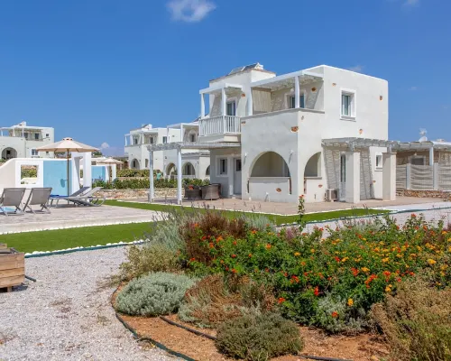 Sun and Moon Villas Hotel dekat Pantai Agiassos