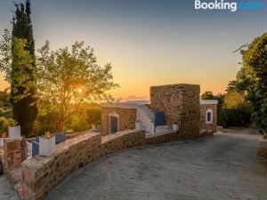 The Aegean Blue Country House Old Milos