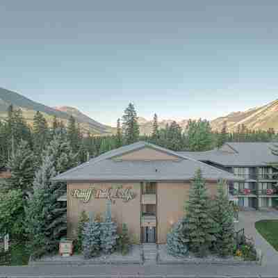 Banff Park Lodge Hotel Exterior