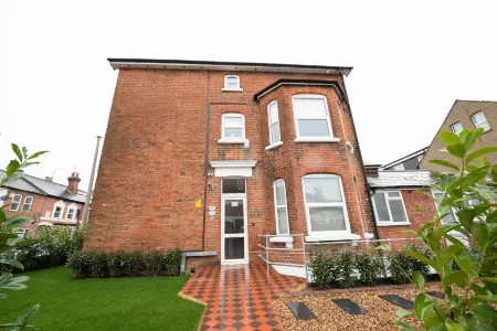 Laurel House Отели рядом со станцией Железнодорожная станция Рединг