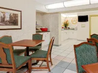 Howard Johnson by Wyndham Clearwater - Dunedin Hotels in Dunedin