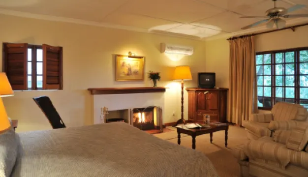 Coach House Hotel & Spa Tzaneen Отели в г. 