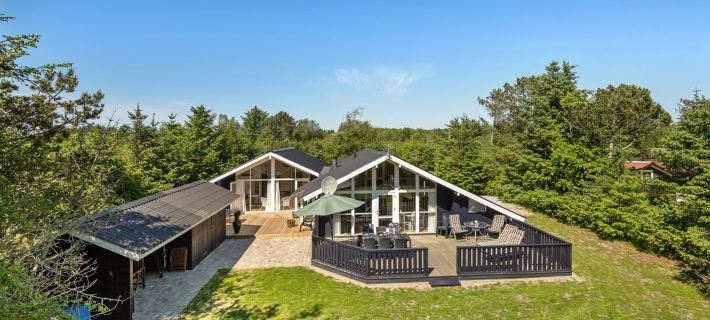 "Gustina" - 1.2km from the Sea Hotels in Saltum