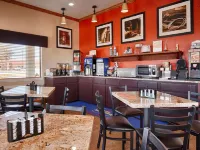 SureStay Hotel by Best Western Floresville - parking