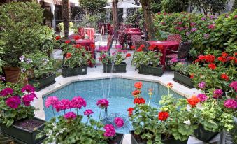2. Hotel Am..