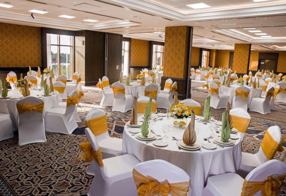 Ayla Grand Hotel 수영장