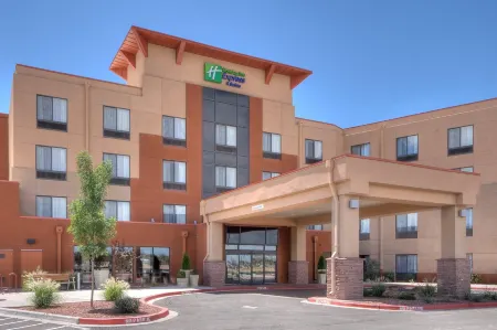 Holiday Inn Express & Suites Albuquerque Historic Old Town Отели рядом с достопримечательностью «Альбукерке Ботаникал Гарден»