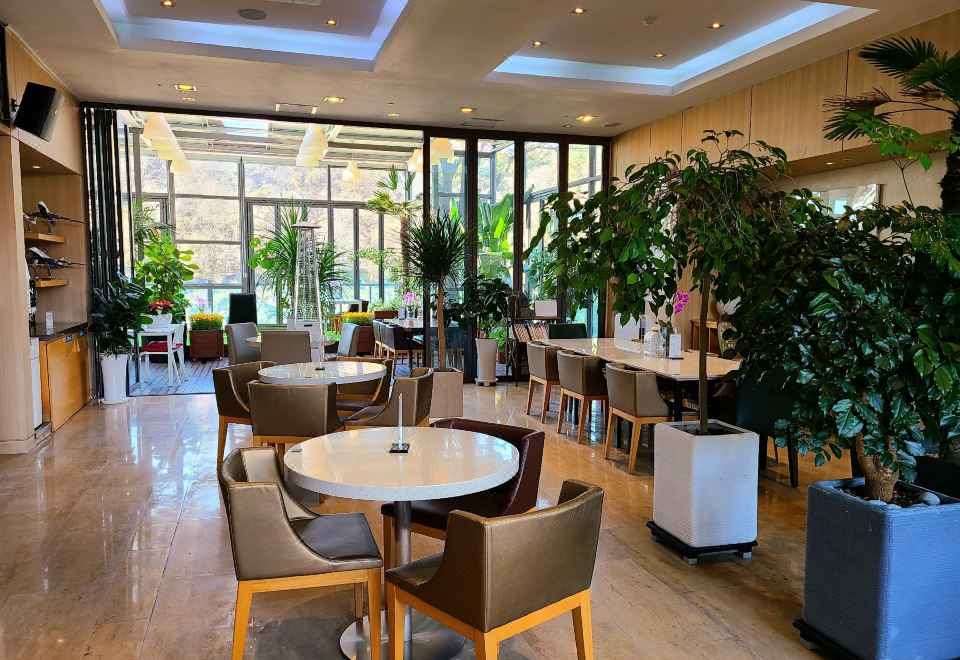 쉐르빌온천관광호텔 강변 뷰