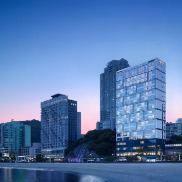 Fairfield by Marriott Busan Songdo Beach Отели рядом с достопримечательностью «Пляж Сонгдо»