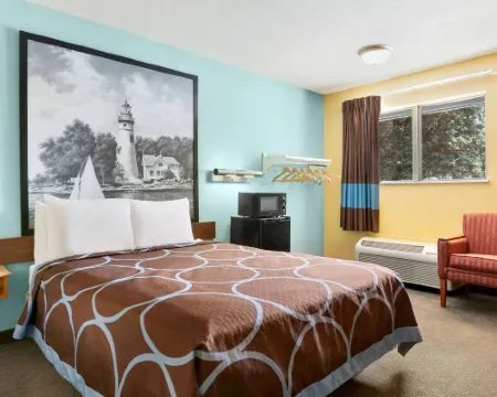 Super 8 by Wyndham Findlay Hotels in Findlay