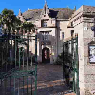 HOTEL LE MANOIR DE LA BARBACANE Hotel Exterior