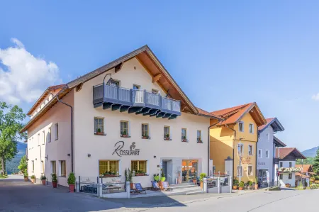Wander Und Aktiv Hotel Rösslwirt Отели в г. Нойкирхен-байм-Хайлиген-Блут