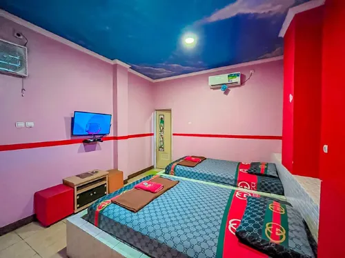 Hotel Grand Kenari Hotels in Ciampel