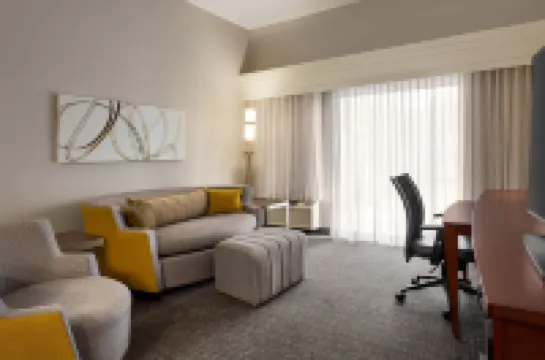 Courtyard Tupelo Hotel a 