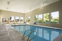 Super 8 by Wyndham Kennewick - Pools