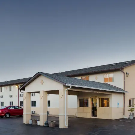 Super 8 by Wyndham Rockford