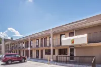 Super 8 by Wyndham Camp Springs/Andrews AFB DC Area - С тренажерным залом