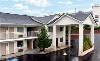 Days Inn by Wyndham Dahlonega University Area