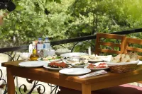 Ahsen Pansiyon - breakfast