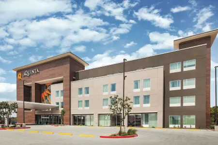 La Quinta Inn & Suites by Wyndham McAllen la Plaza Mall