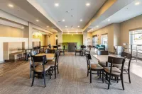 Sleep Inn & Suites Mt Hope Near Auction & Event Center Hotel di Paint Township