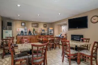 Microtel Inn & Suites by Wyndham Rochester North Mayo Clinic - sarapan