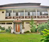 Taman Teratai Hotel Hotell i Leuwimalang