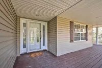 Tannersville House: Bar & Deck, 2 Mi to Ski Resort